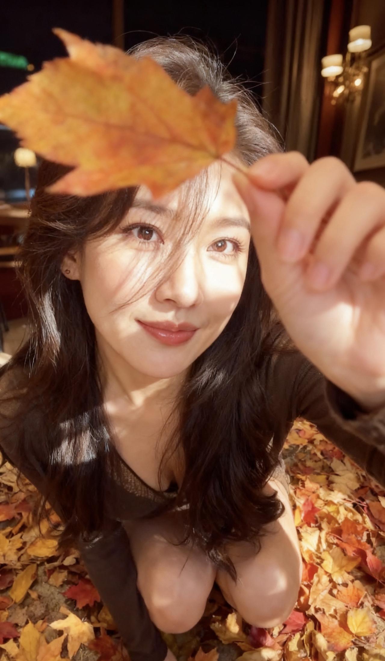 生活可以很粗糙，岁月可以对你不温柔，人心还可以凉薄，但是我们不可以不爱自己，感觉