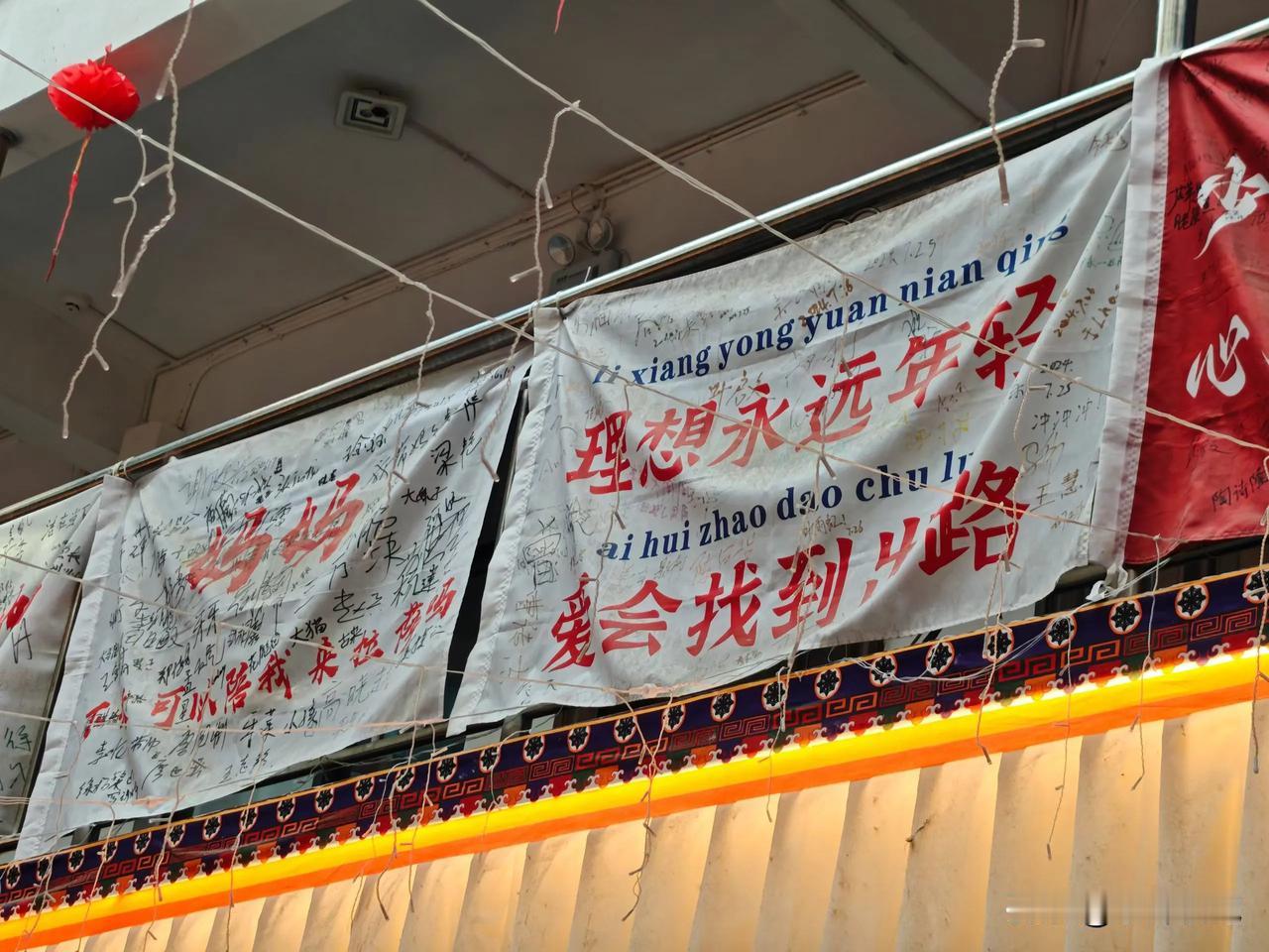真正成熟的人，都会选择默默深耕。上坡路虽难，坚持前行终会抵达；顶风船难行，坚守志