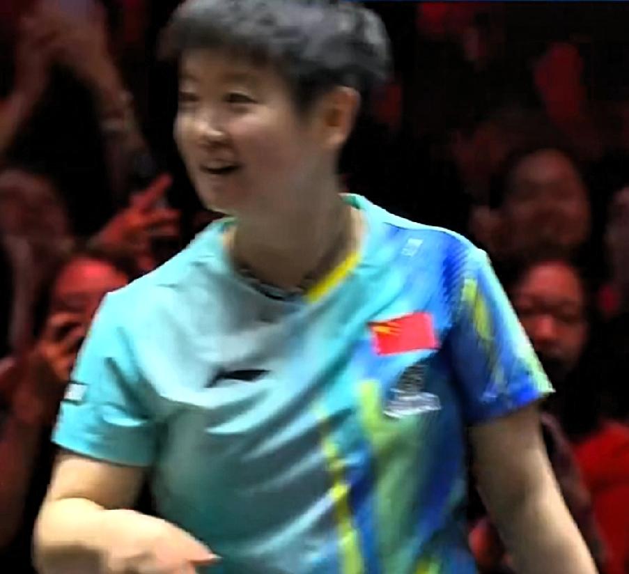 孙颖莎第6局10-6拿到赛点，顶住早田希娜凶狠拼杀，10-8拿下制胜局，总比分4