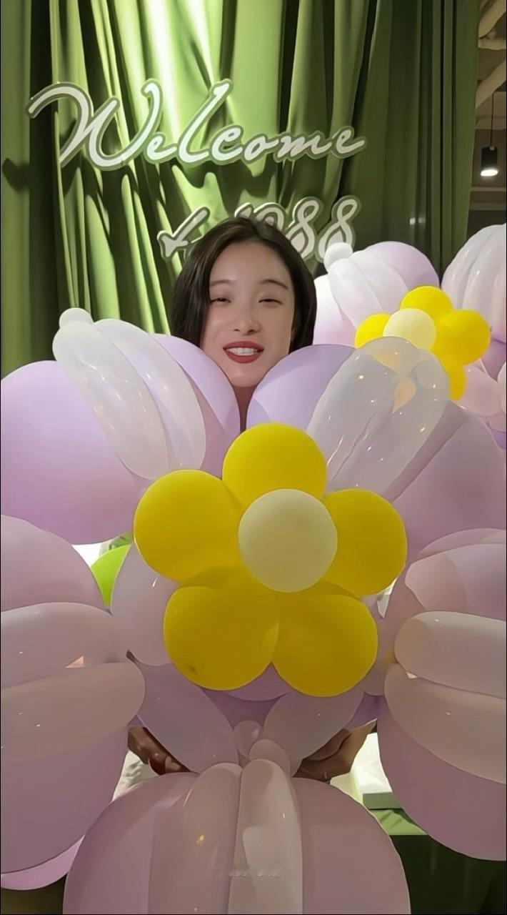 倪妮  收下财神喵的祝福倪妮0808生日快乐