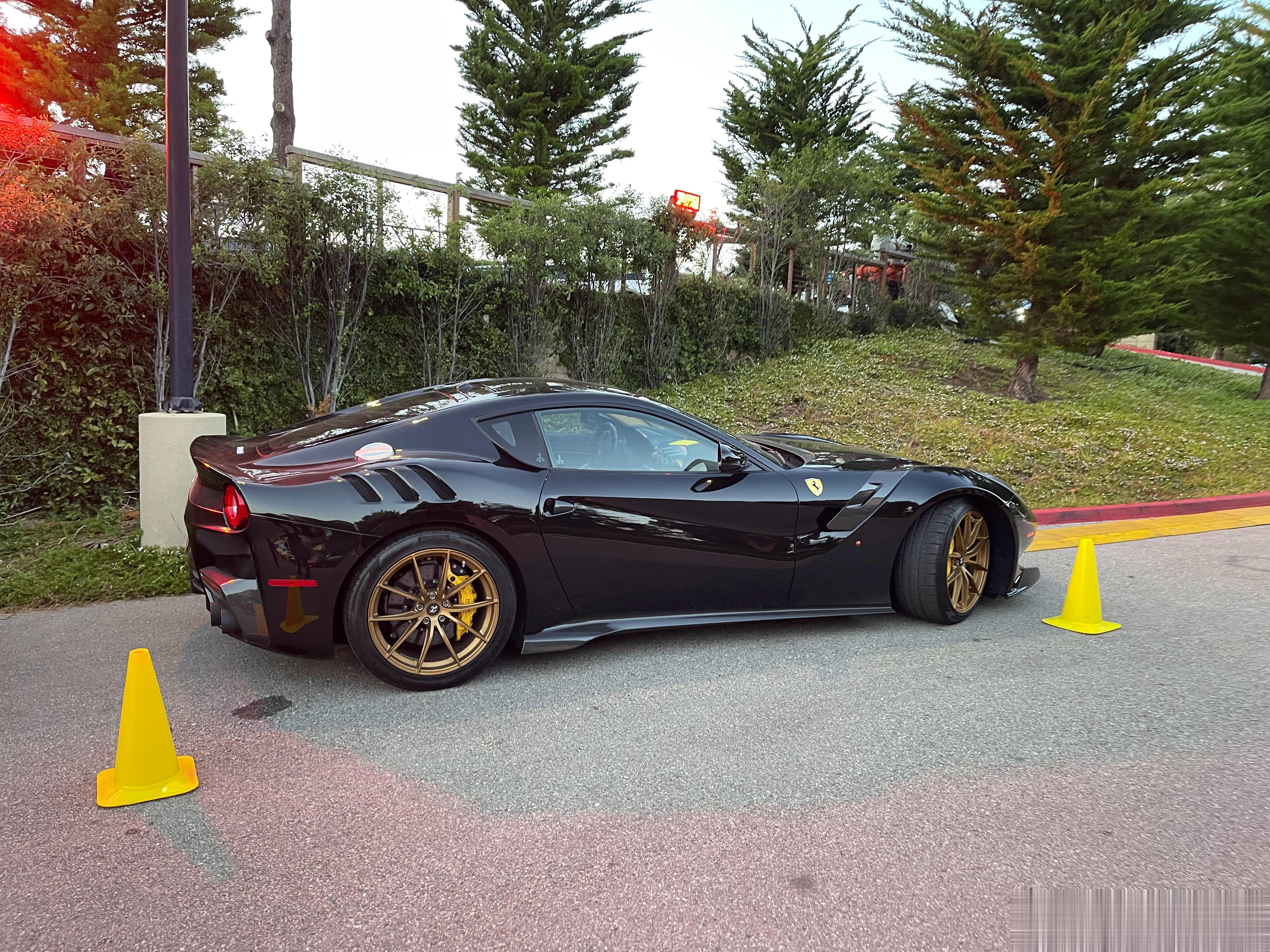 #shen车视界# 在圆石滩会有一种错觉——这车真的限量？ ​​​