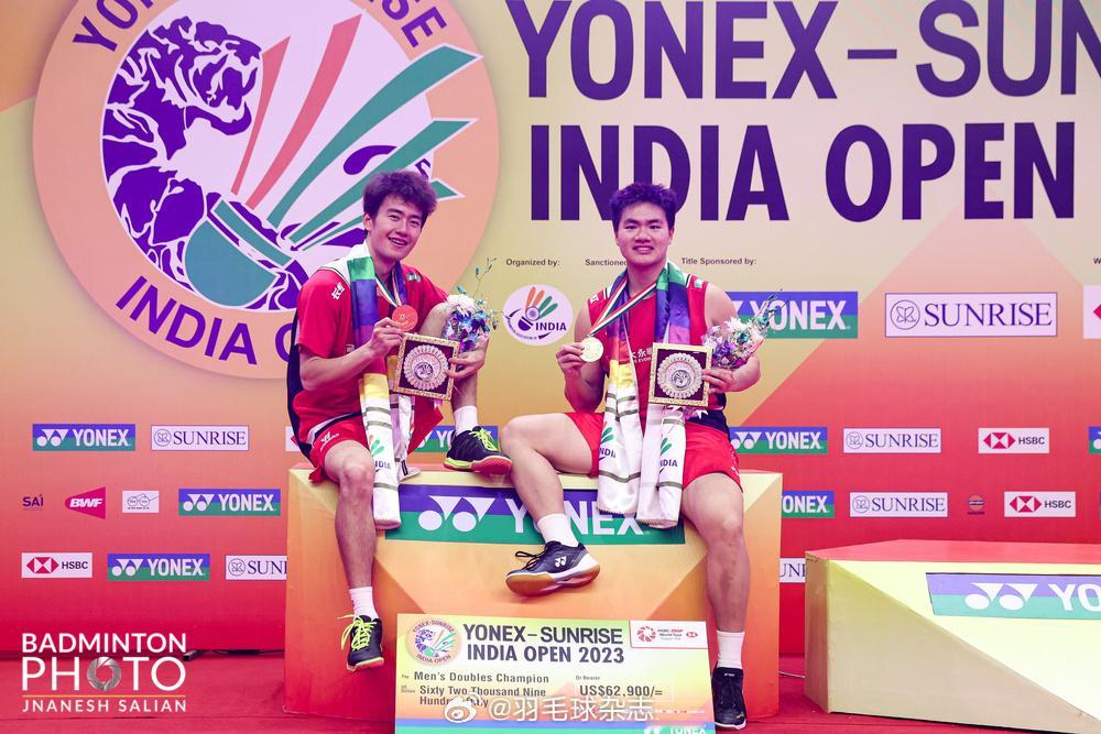从2023到2026，同样的领奖台，恭喜“梁王”再次在印度公开赛夺冠！梁王组合印