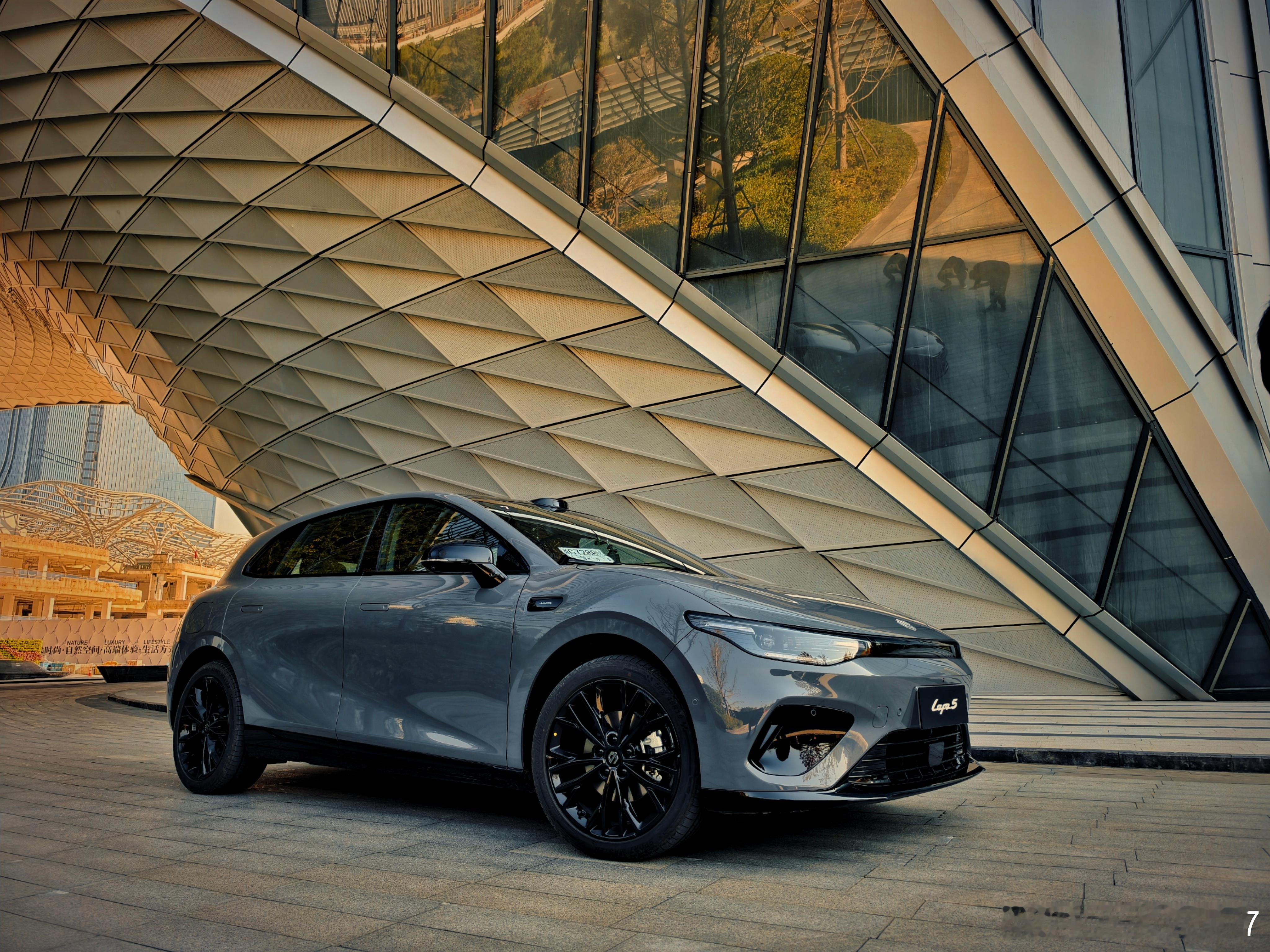 今晚Lafa 5上市，老规矩第一个猜中价格的有🧧 