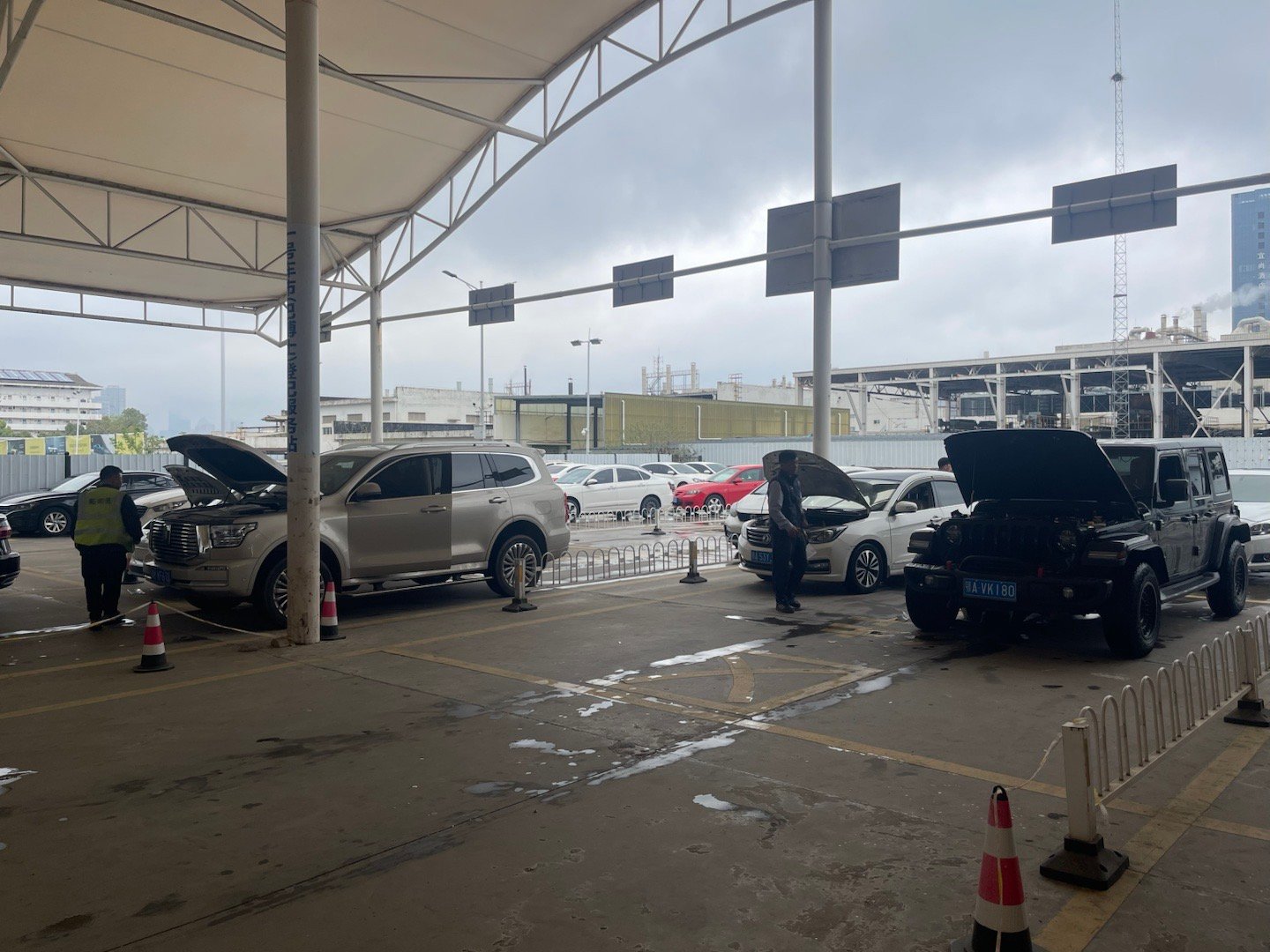 今天是帮小郑验车的一天、已经验了4台！ 武汉·一号车市