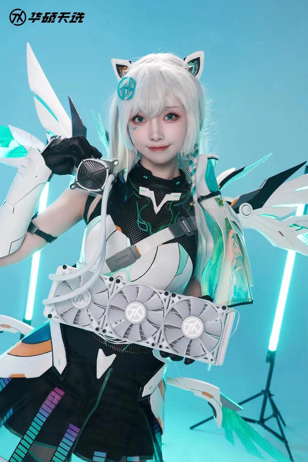 华硕天选姬的妹子，还挺好看的！