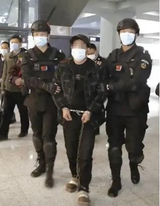 .云南，一男子因为贪图亲嫂子的美貌，竟然趁嫂子午睡的时候进入房间侵犯了她。在跟嫂