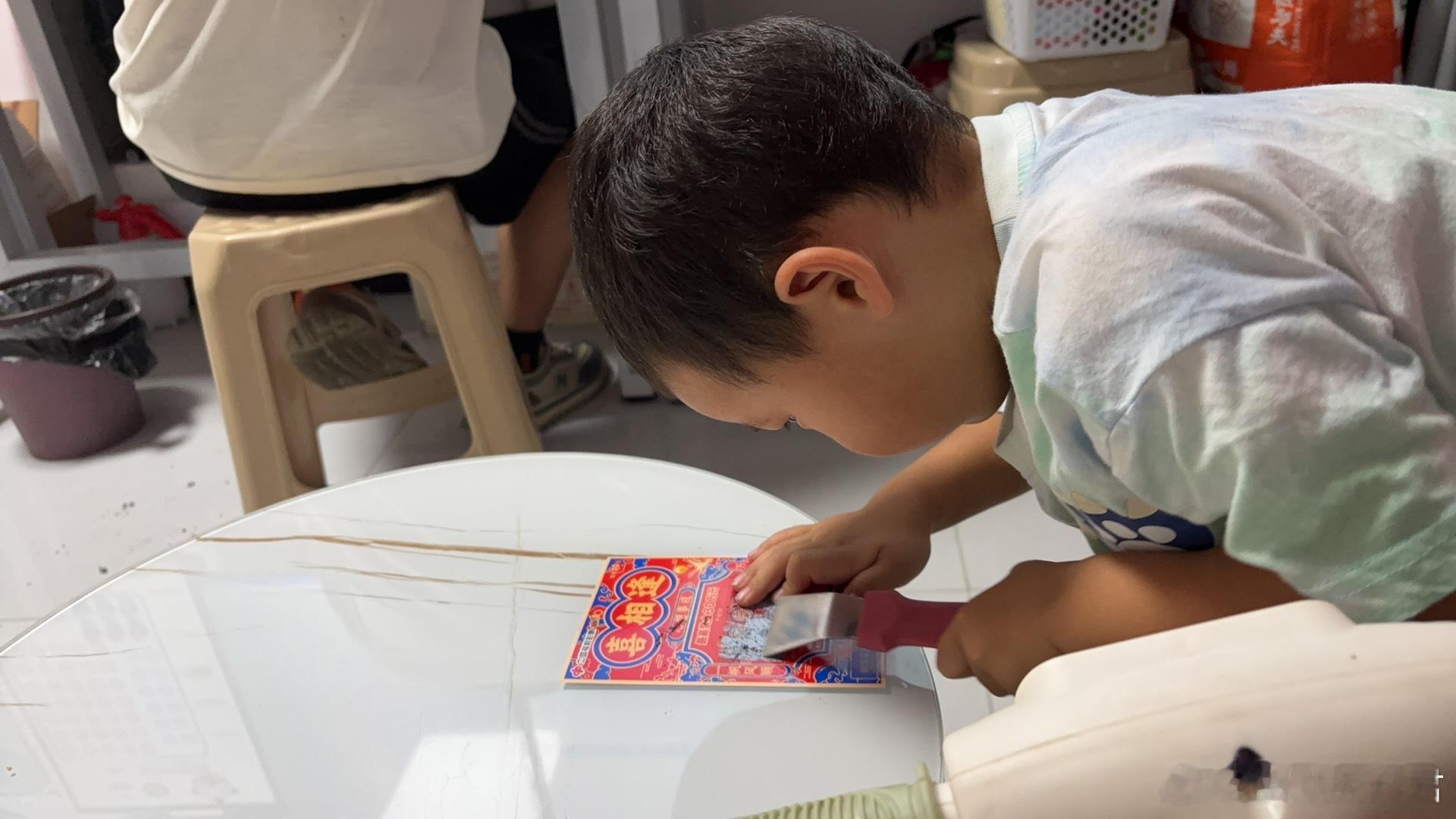 我儿子这么小就想走捷径了。[摊手]我的精神状态凉好 ​​​