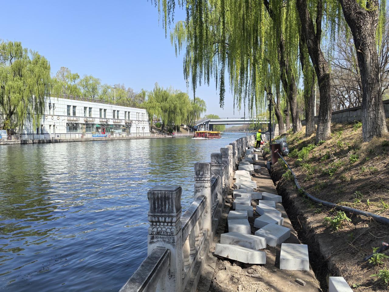 我以公民和律师身份向12345实名反映。12345，人民监督。这才修了几年，我印