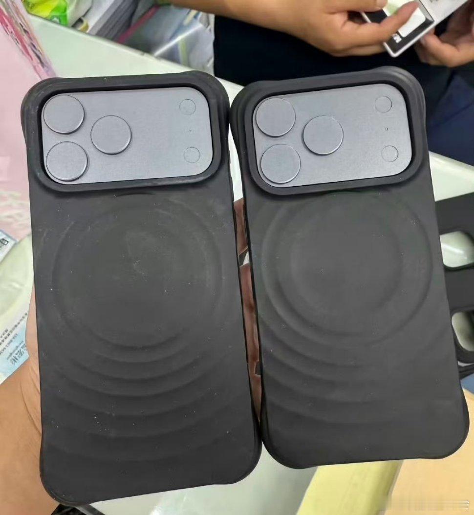 iPhone17官方保护壳首曝说实话，我觉得Pro/Pro Max 套上手机壳后
