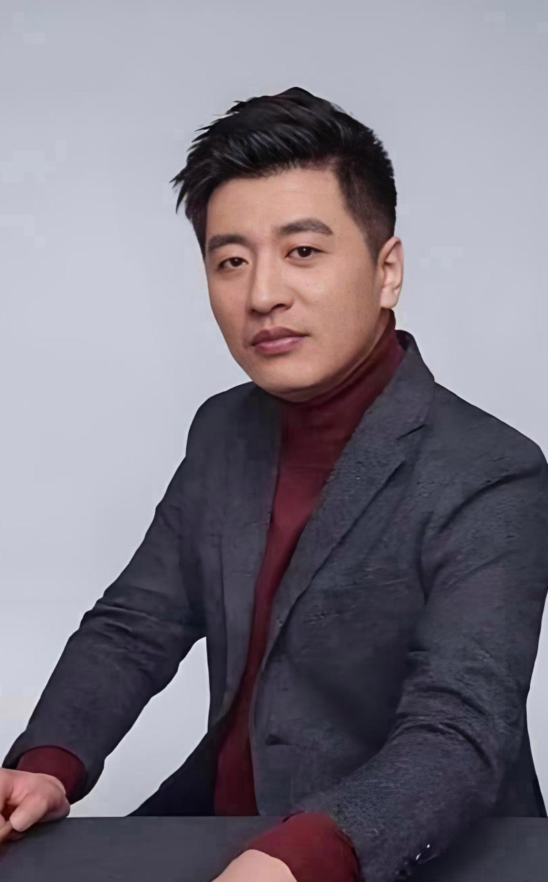 张雪峰老师是全网的意难平，无数人心疼不已，泪流不止。先生为了天下学子奋斗一生，是