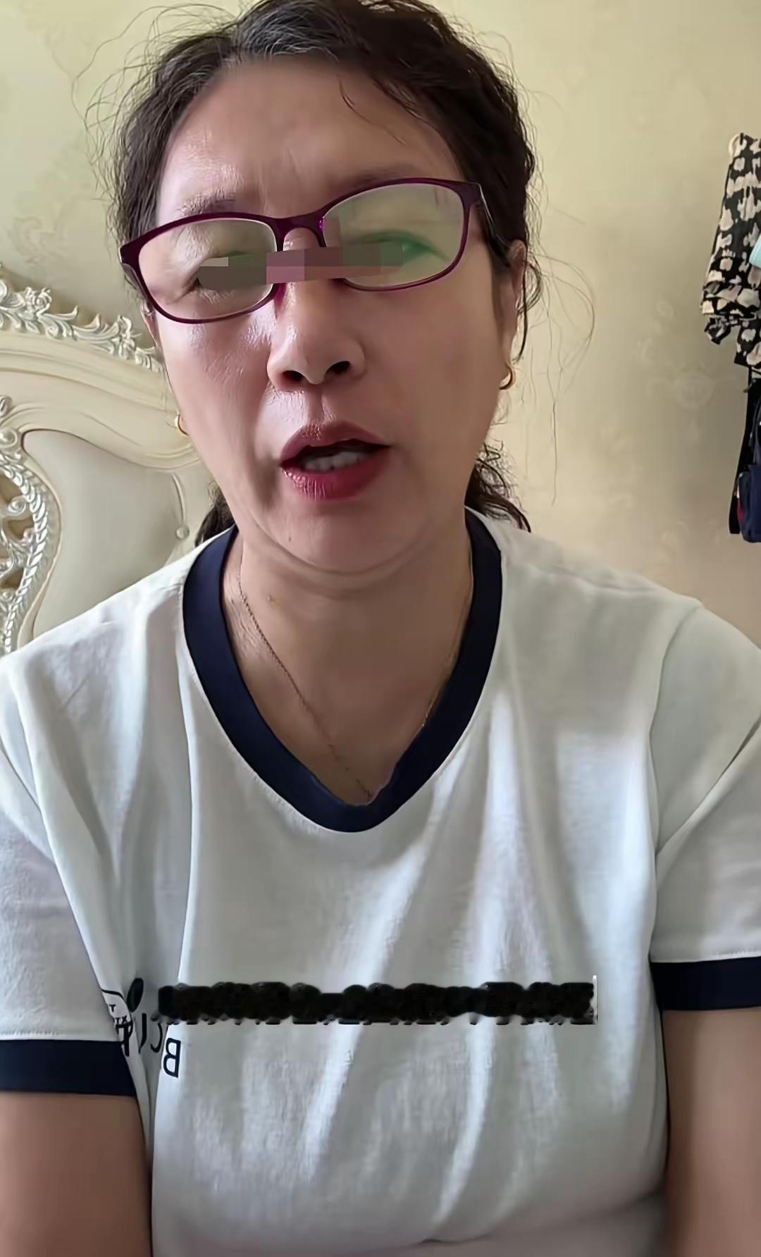 “真的我常识认知错误？”刷到一个关于房子写谁名字的问题。

吉林，网红大妈向网友