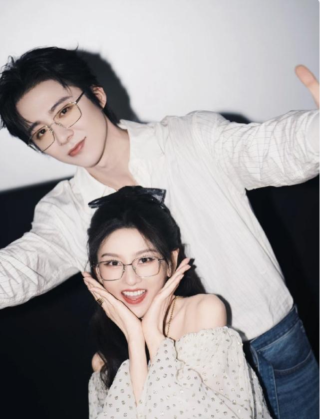 宋祖儿工作室否认和刘宇宁恋情！
昨天疑似宋祖儿小号被扒，这个账号多次与宋祖儿IP