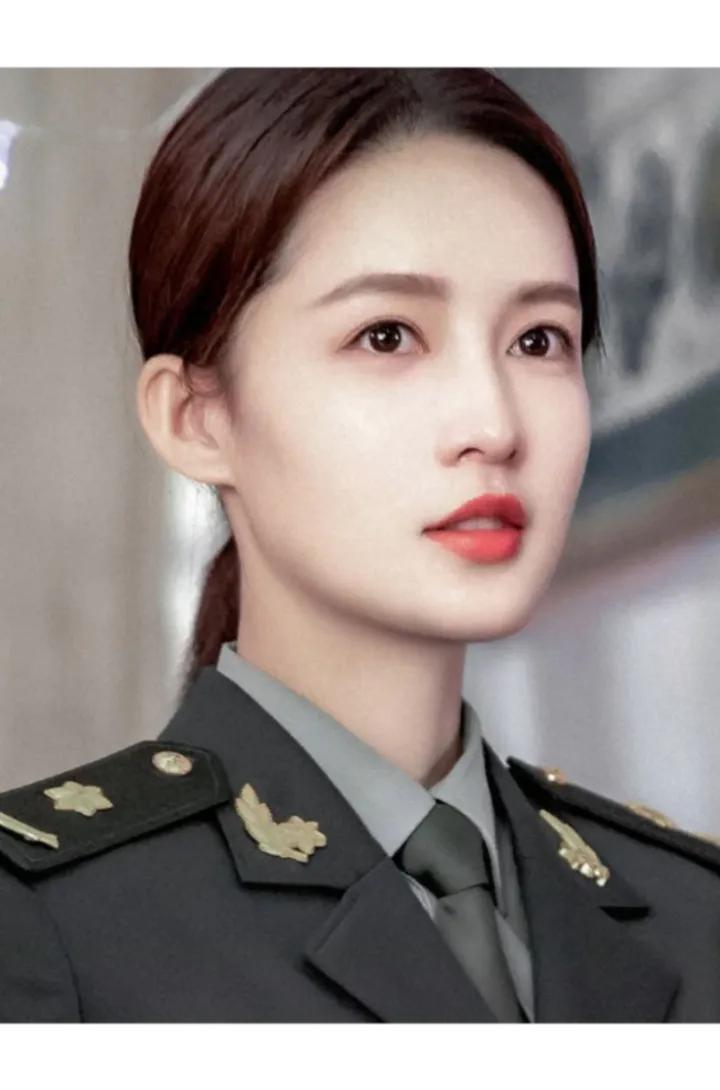 李沁：事业为重心，应对追求者的智慧

李沁，一位才华横溢的女演员，如今正将全部精
