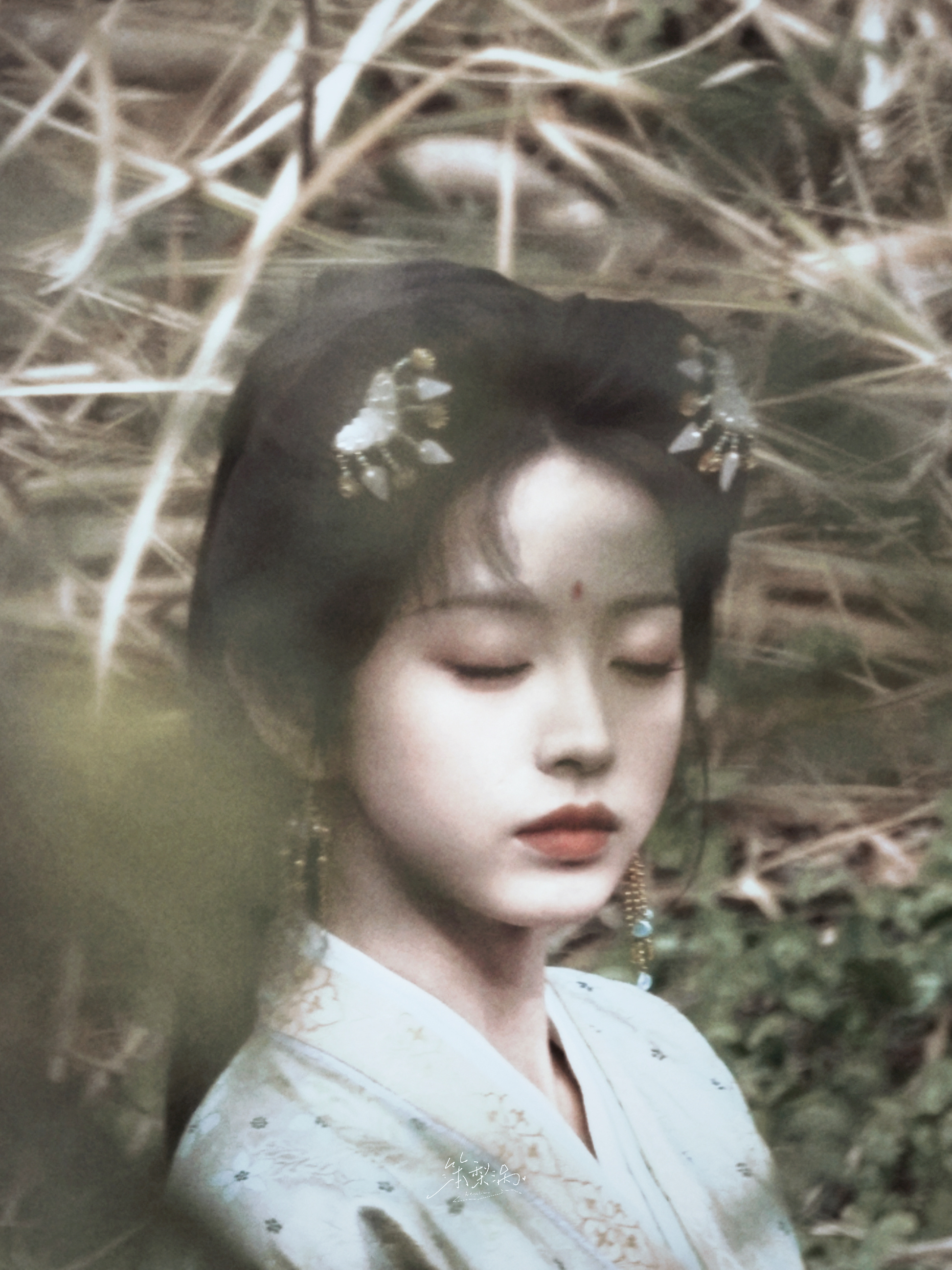 如玉如瓷。 