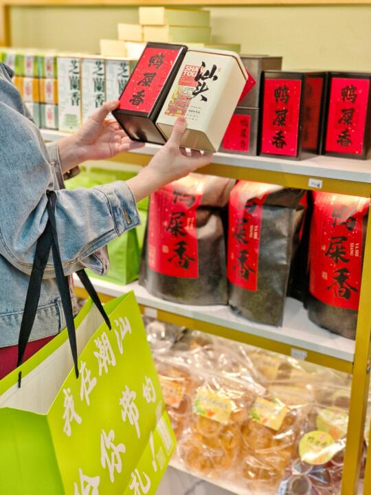 在汕头龙眼美食街这家手信店去不得...