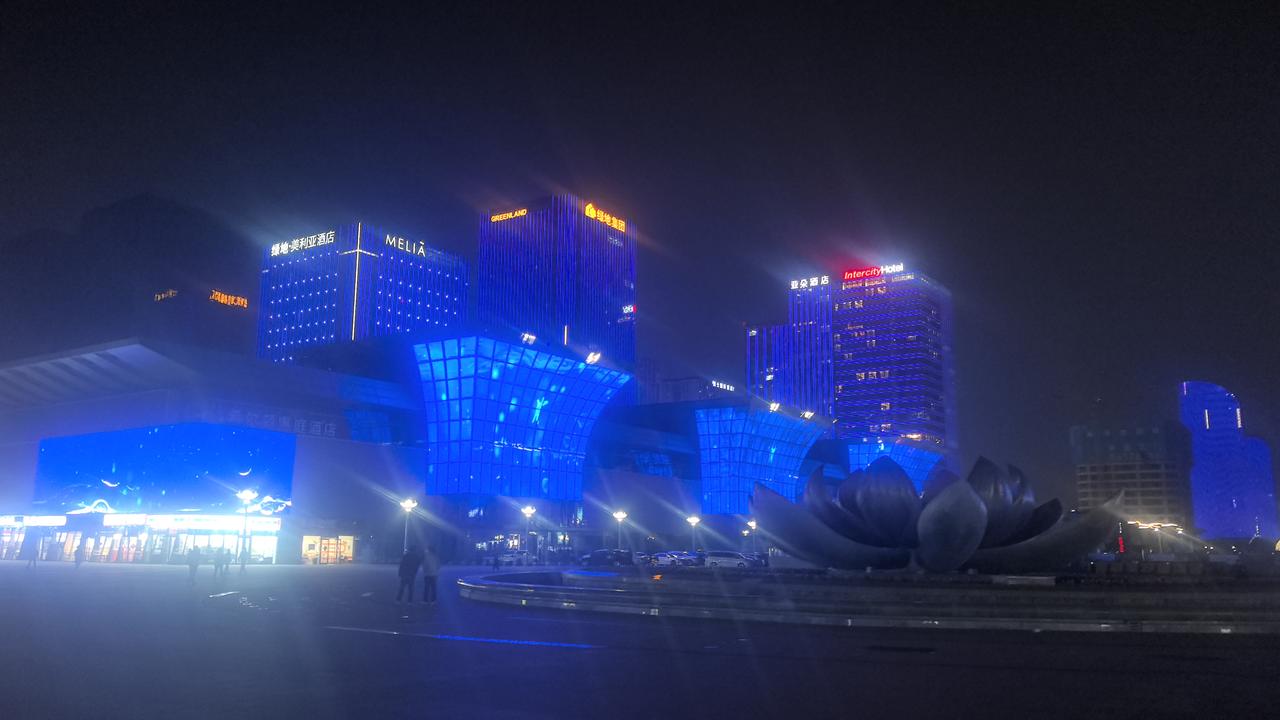 夜晚的济南西站