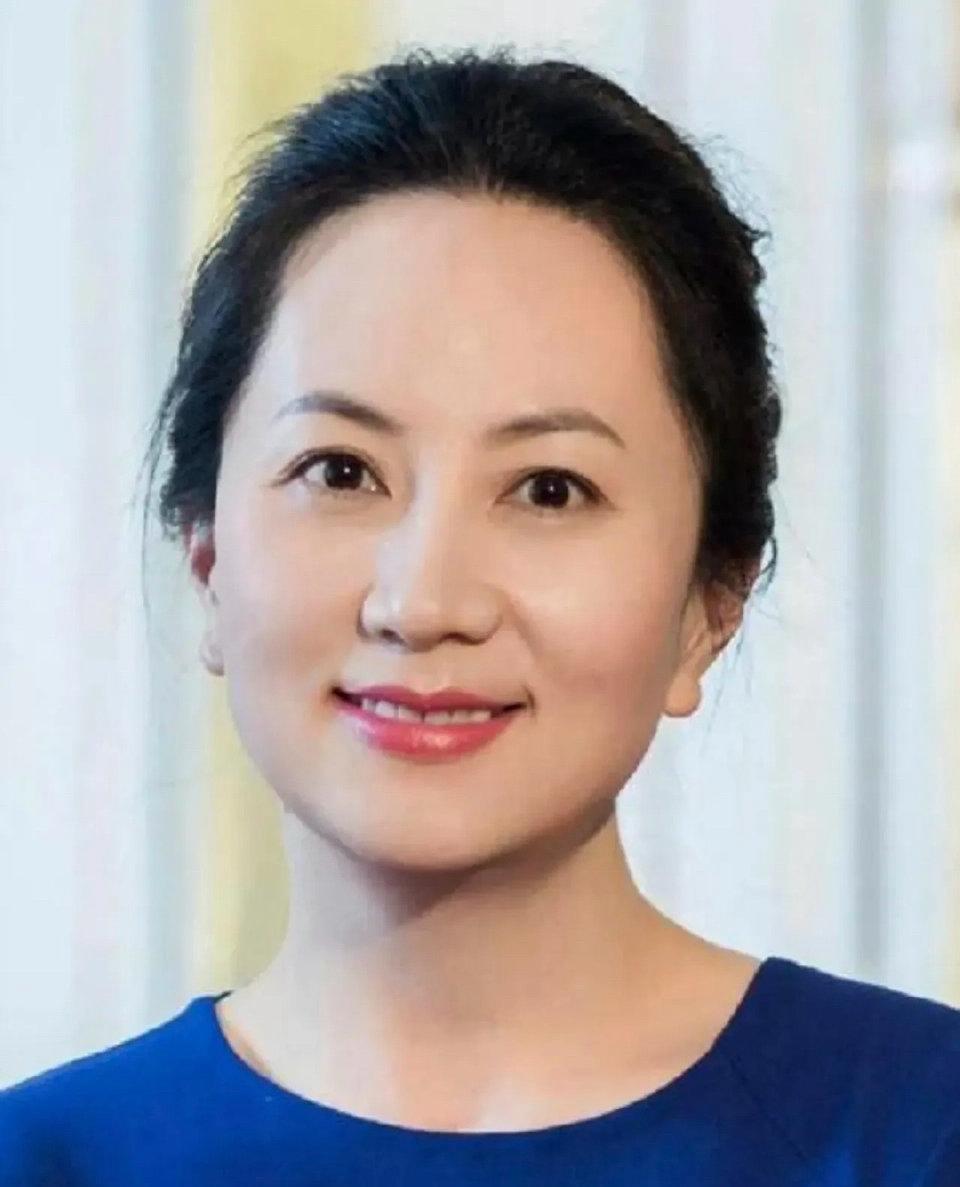 娃哈哈接班人宗馥莉，华为接班人孟晚舟，两个顶级富婆脸，看起来还真有点相似，另外想