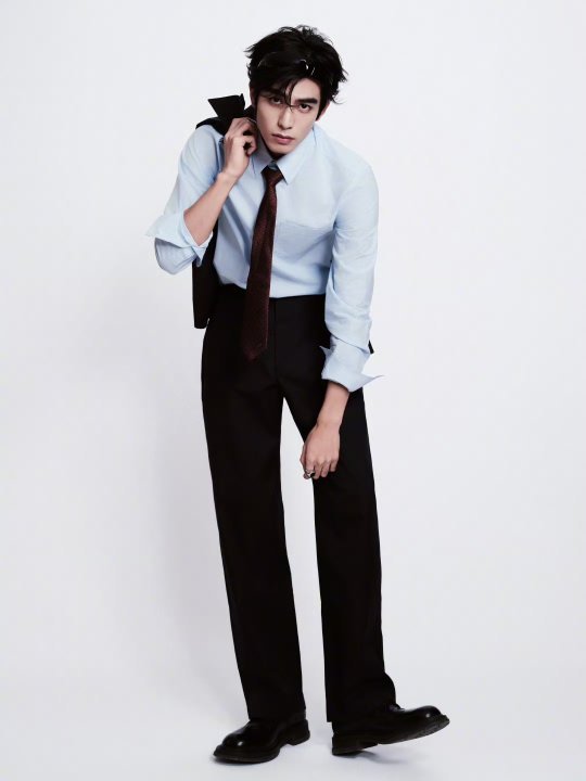 宋威龙见面会免费伴手礼宋威龙富公这个宋威龙完全富公啊，太大方了 