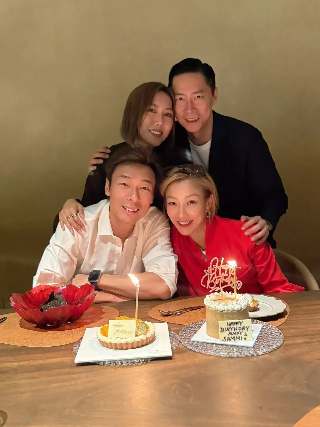 郑秀文和朋友为老公许志安庆祝生日