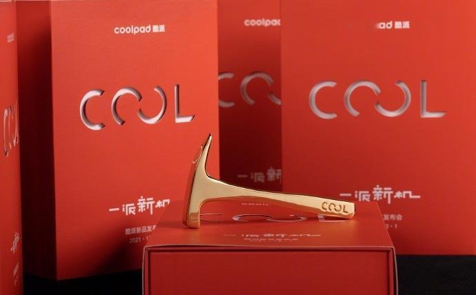 酷派当年给了个200g的纯银锤子 酷派当年发布会的邀请函，是一个200g纯银锤子