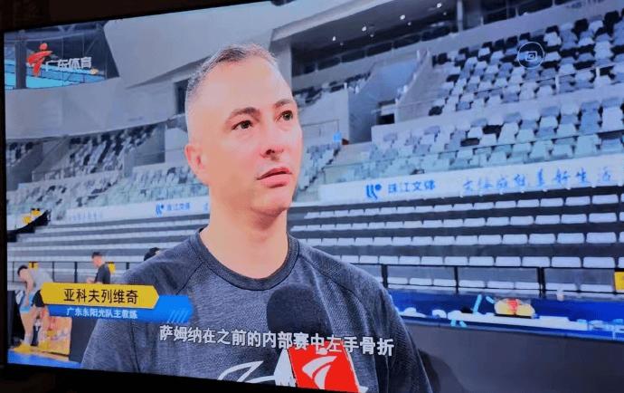 亚科夫列维奇说有一名外援很快到队伍，一般人都认为是大外援，季前赛肯定赶不上了，能