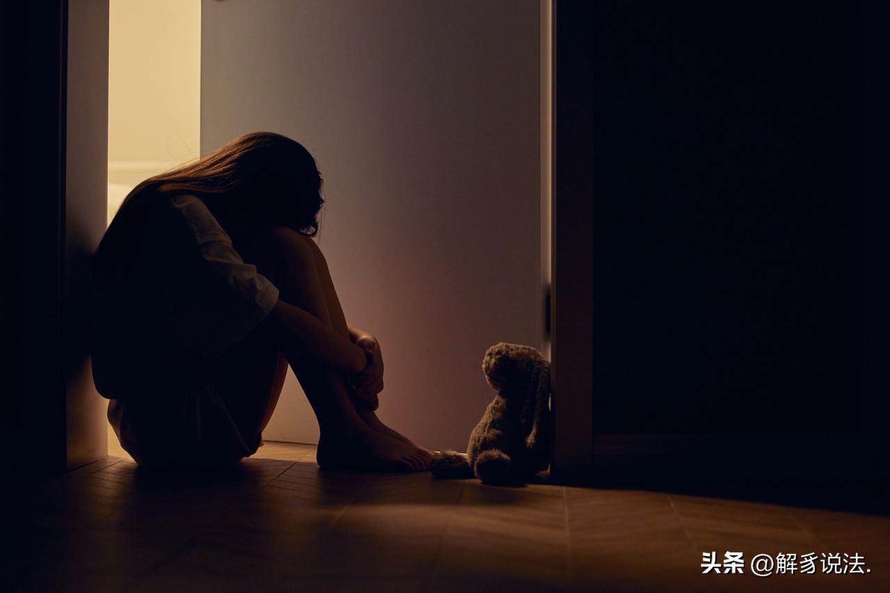 “太坑人了！”18岁女孩在网贷平台上先后贷款1300元，正常还了4个月后，女孩因