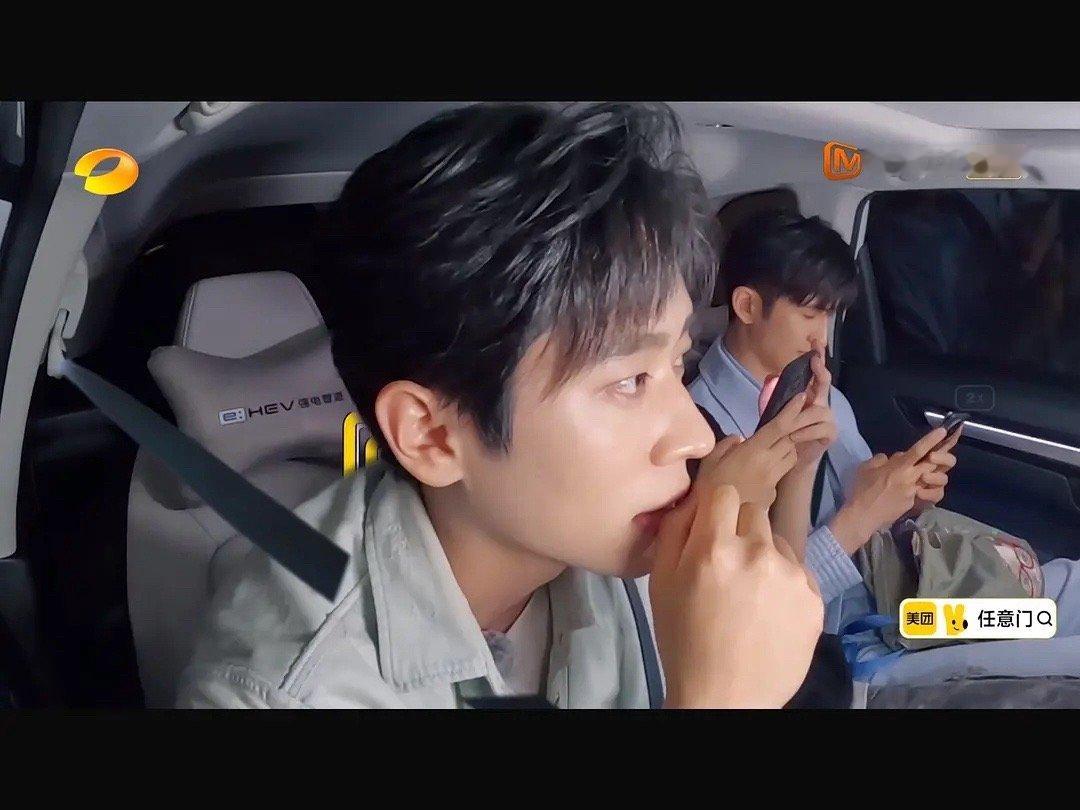 明星们这个安全带p的好真实，第一次完全没有看出来..... ​​​