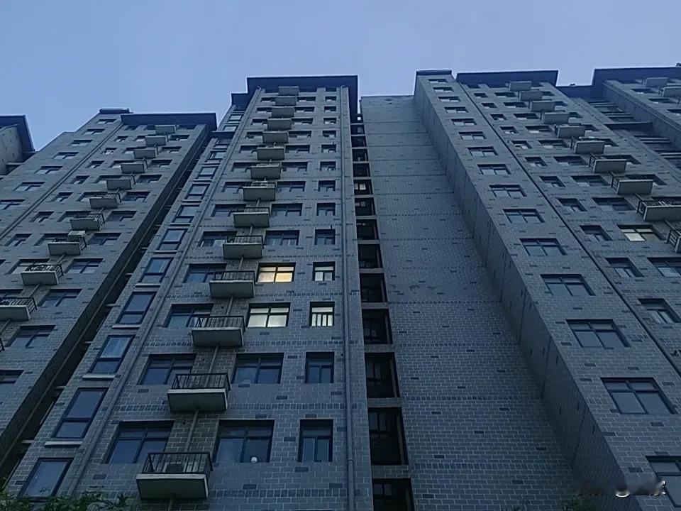 @豆包 现在网上有很多说网贷退费的，甚至还有人说他们的已经退了，但有朋友联系网贷