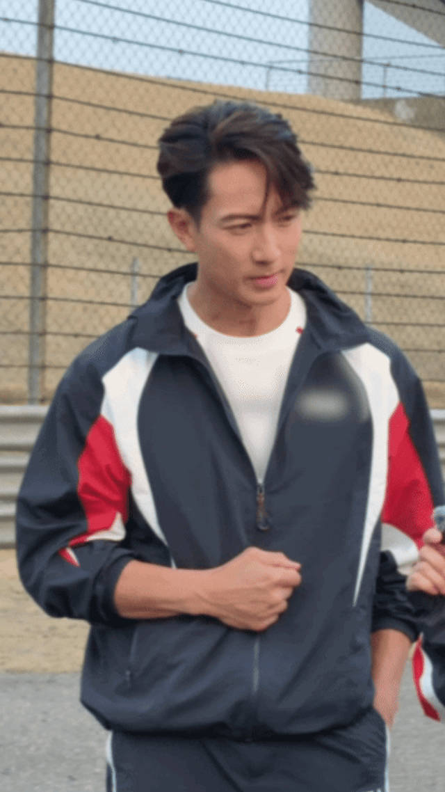 谁懂啊！没人说过吴尊46岁还能这么帅啊 颜值和状态都在线，吴尊有一种经济上行的帅