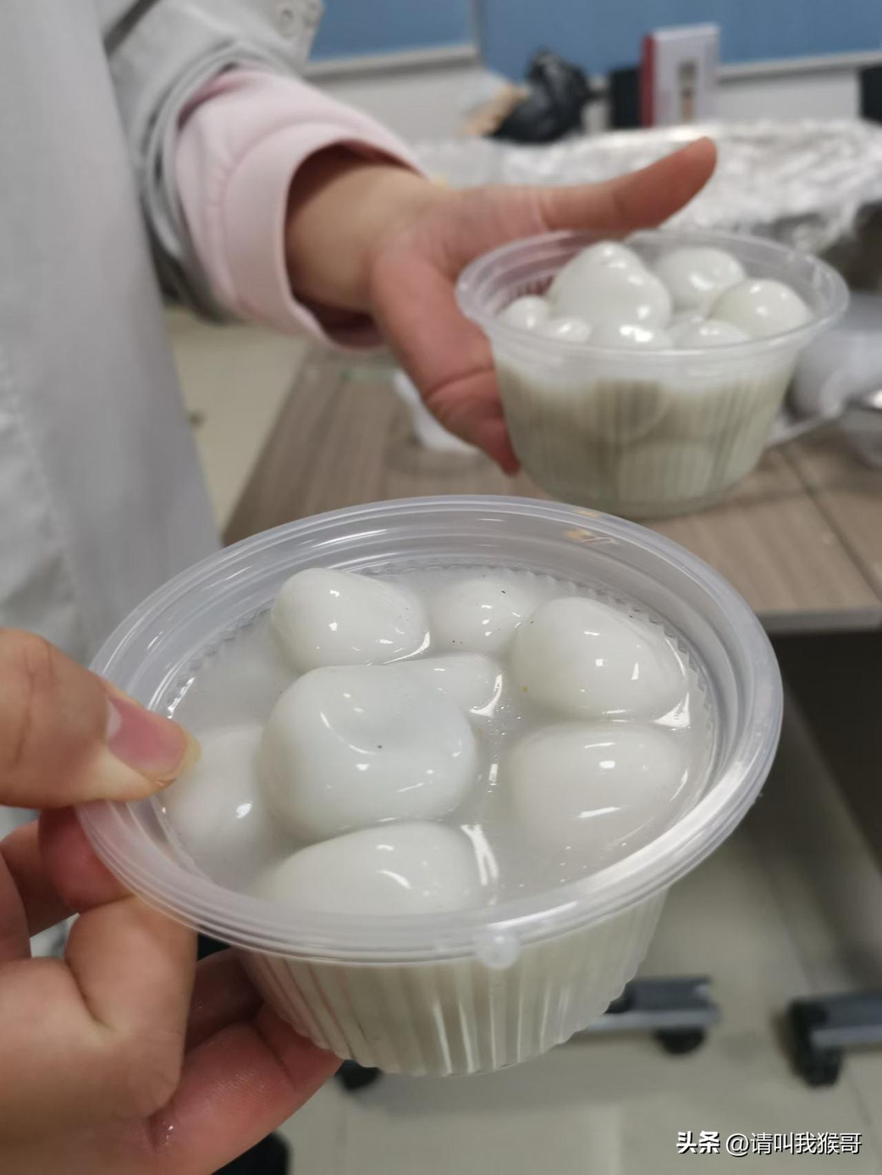 天南地北大拜年公司组织的元宵晚会，吃汤圆，抽奖，感觉挺不错的