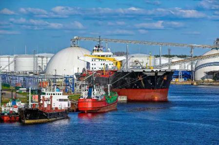 俄罗斯现在最大的痛苦，就是远东问题！
 
说白了，远东地区就像是俄罗斯的一个心结