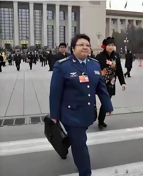 不怪她一脸幸福，换谁谁不是！