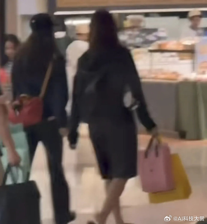 Lisa曾被偶遇买茉莉奶白 Lisa曾买过茉莉奶白，是谁找出来的Lisa曾买过茉