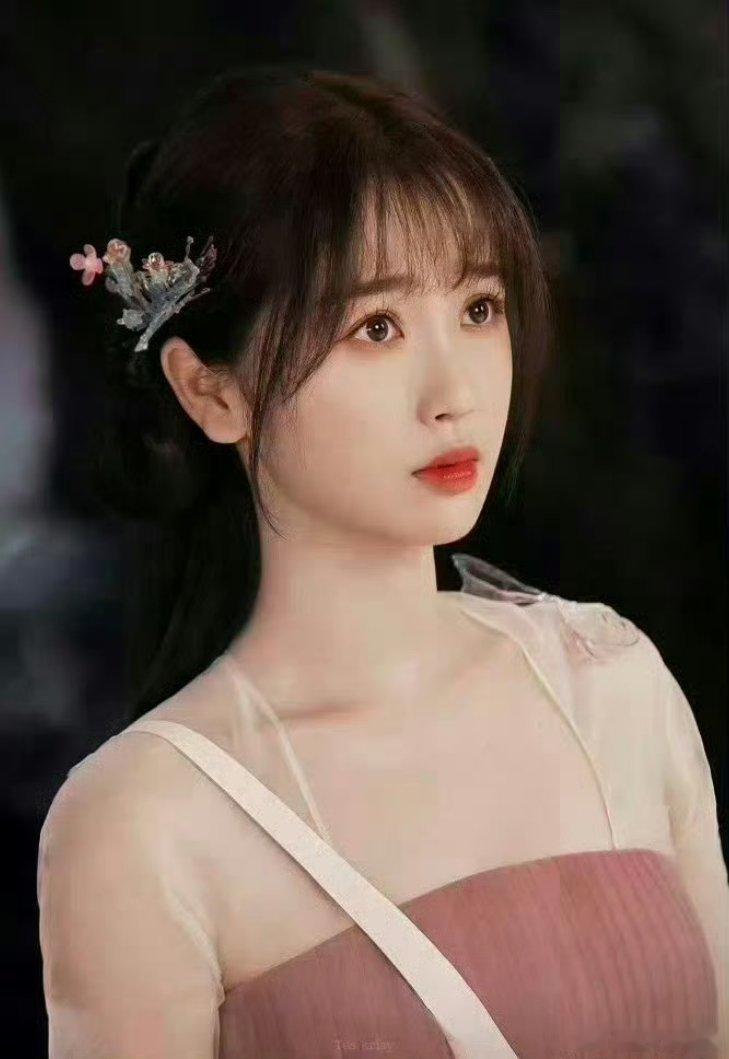 田曦薇和虞书欣都是古装造型 你更pick谁 