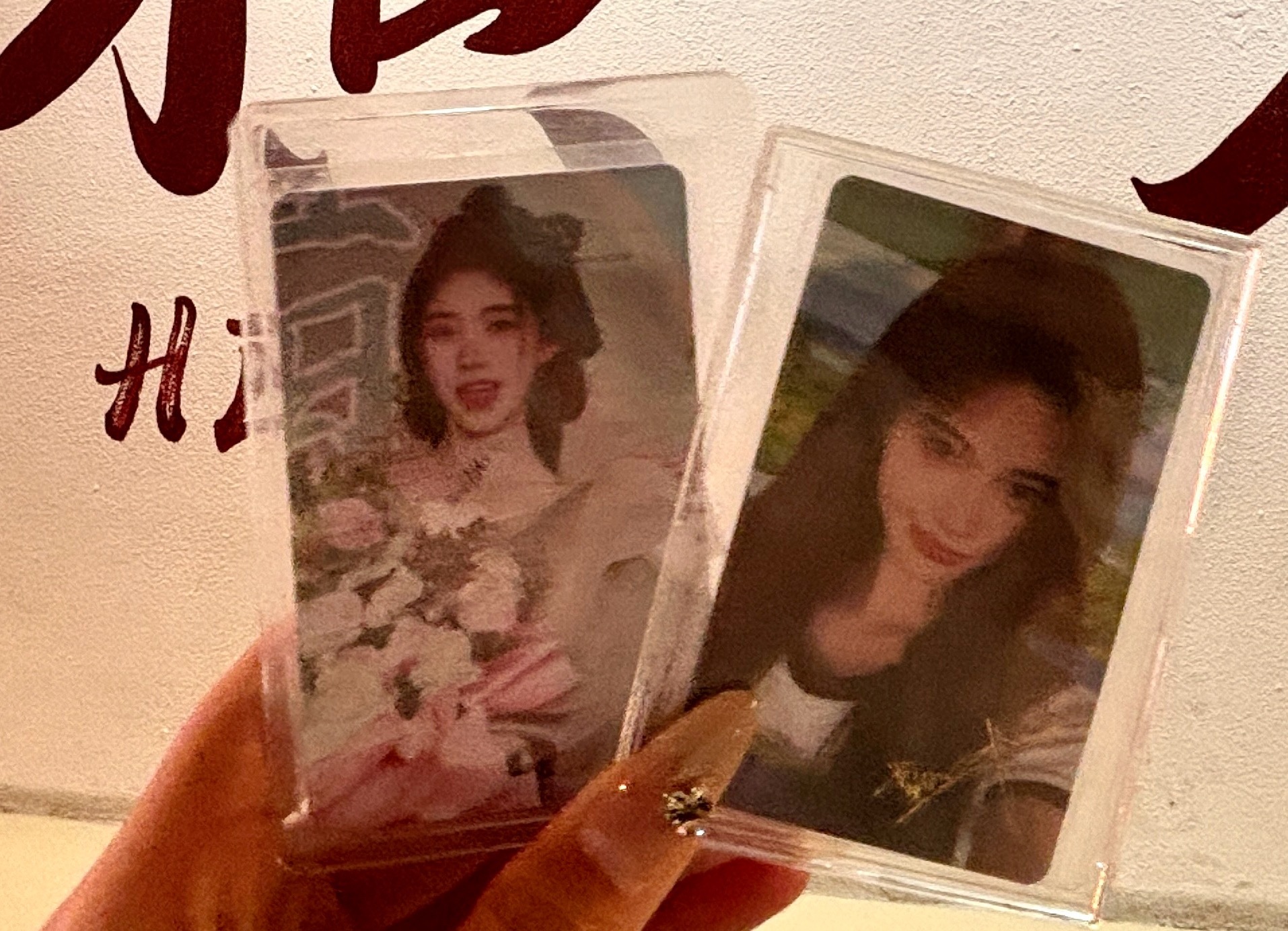 鞠婧祎周边市场  恋爱告急写真一套+亲绘+采薇捧脸 scj有人知道吗 