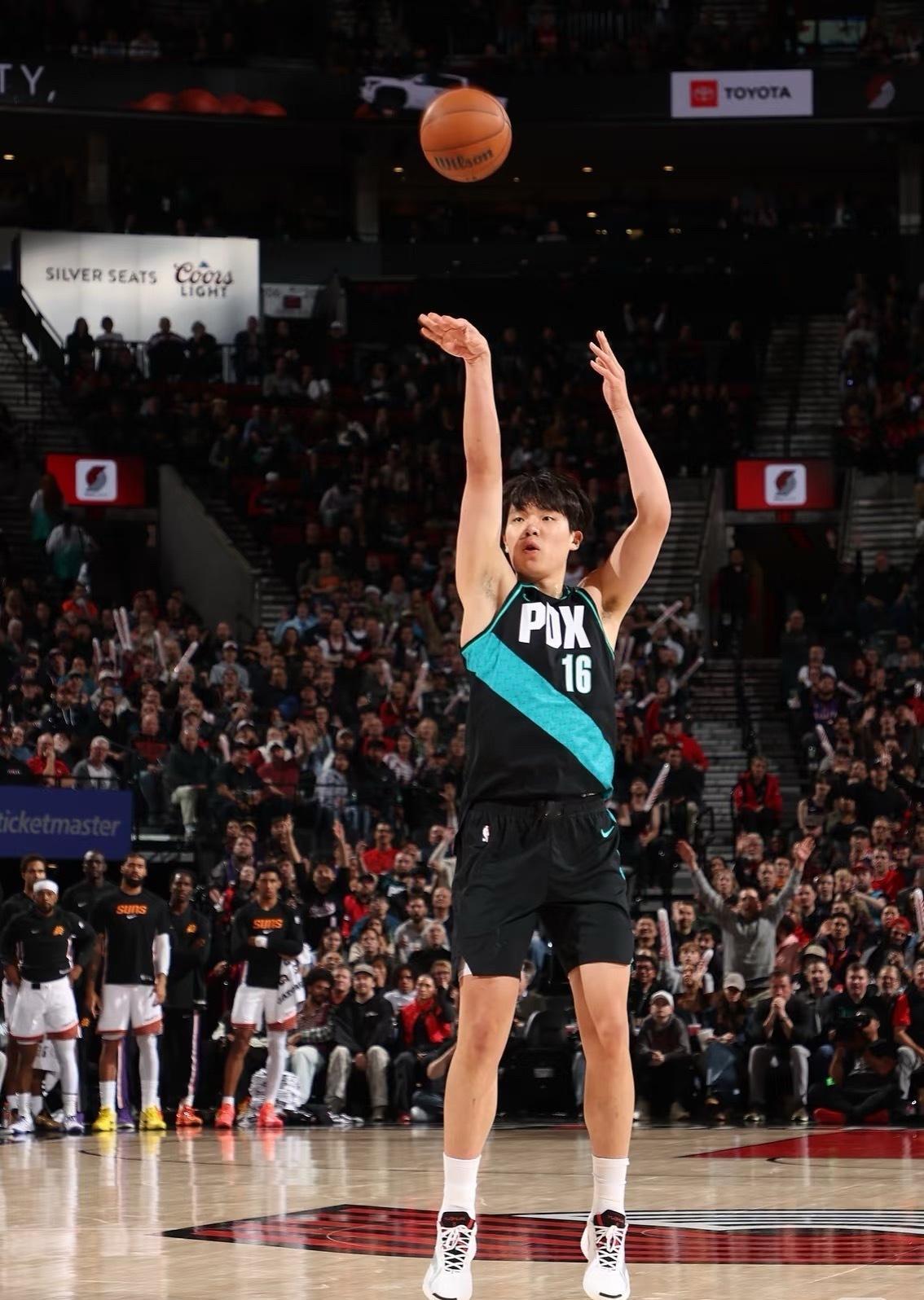 这是中国球员NBA得分榜，小杨今天已经超越周琦了！1. 姚明——9247分2. 