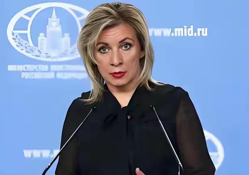 战斗民族是真不惯着！美国刚在北大西洋扣了俄“水手”号油轮，俄方就直接掀了桌子。俄