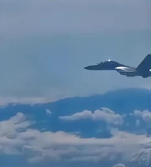 解放军这次不演了，直接掀翻台湾这张无理取闹的桌子！
 
2026年4月21日上午