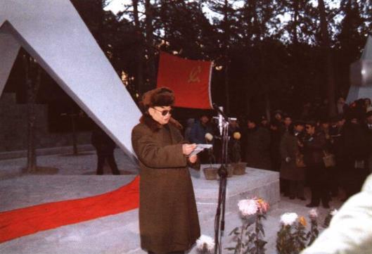 谷景生在纪念一二九运动50周年大会上讲话