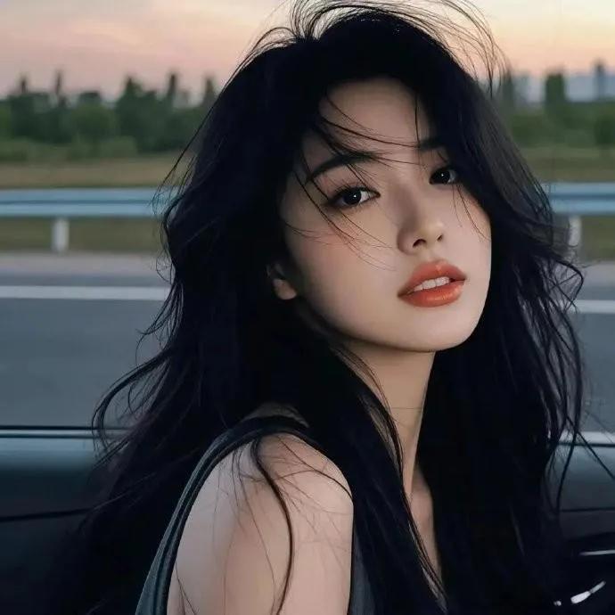 微风拂面，自在自由，与自然为伴的美好时光。秋日山间公路 秋日公路美景 秋日绝美公