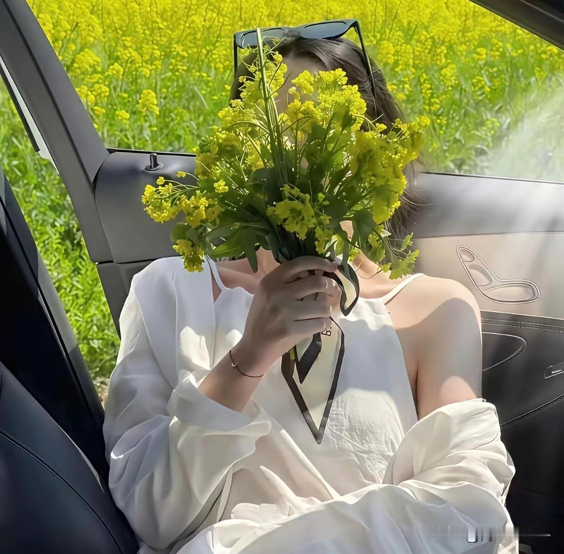 [助威彩旗]
摆对自己的位置
管好自己的脾气
本事不够的时候
就少说话多做事
这
