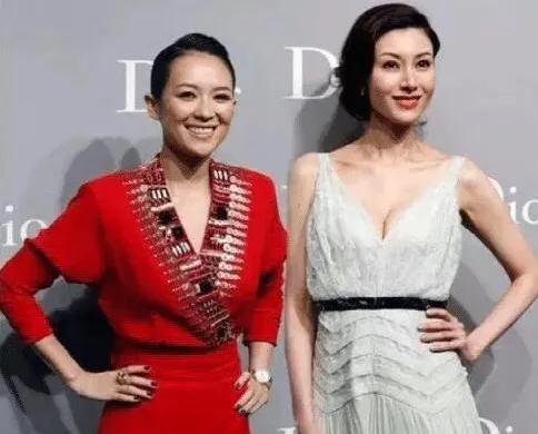 在大美人李嘉欣面前，连国际影后章子怡都显得有点逊色不少！