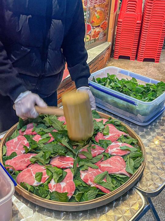 厦门！小哥说他锤薄荷牛肉很厉害叫我拍一下…