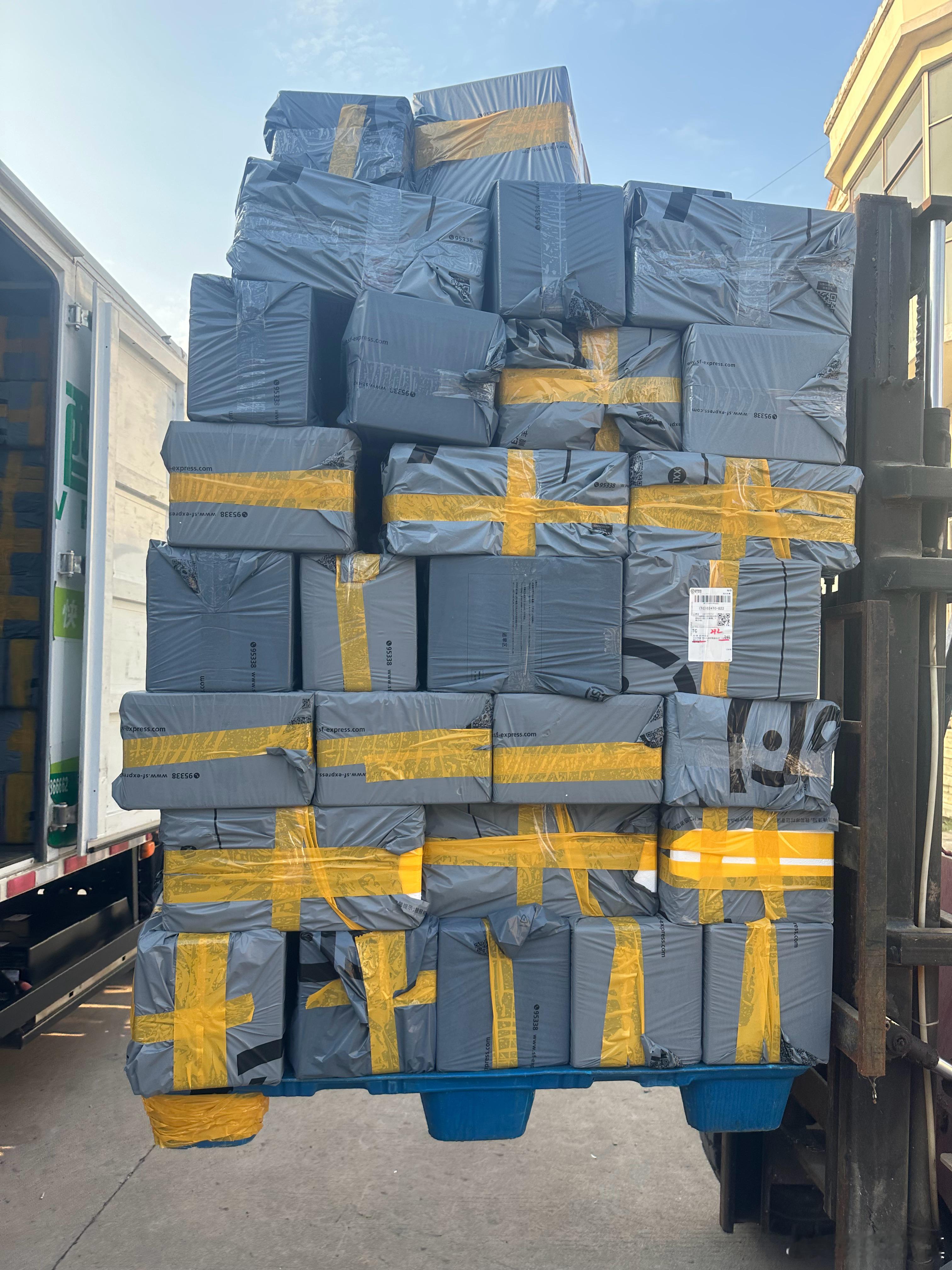 持续爆单｜周末出货不停歇📦顺丰发货锁住大海鲜味加急奔赴到大家餐桌大家注意查收哈