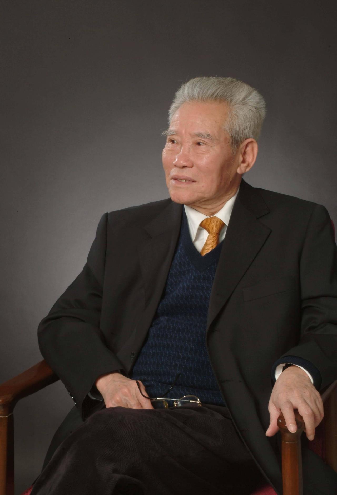彭湃烈士之子，我国第一任核潜艇总设计师彭士禄，被后人尊称为“中国核潜艇之父”￼￼