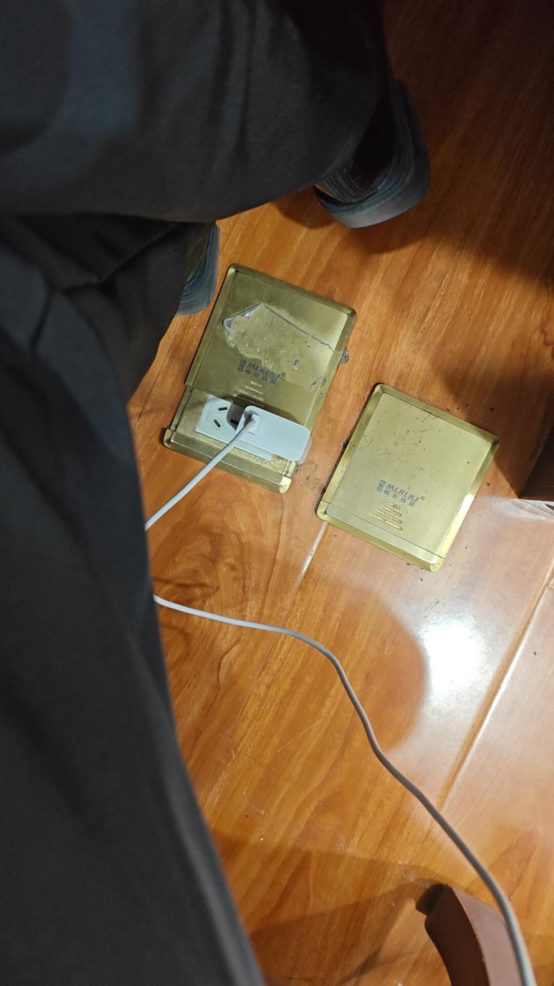 开庭一脚把仲裁院踢跳闸了人怎么能捅这么大的篓子😂事情是这样的，昨天晚上玩手机玩