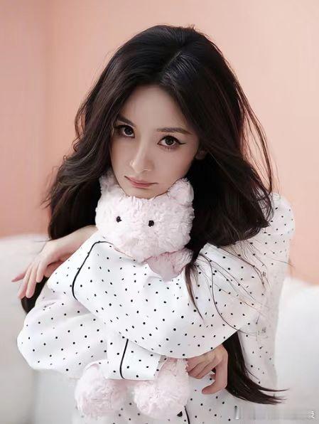 杨幂差点把漆漆说哭了我保证杨幂是天使喜剧之王单口季 漆漆讲自己小时候总是学班花，