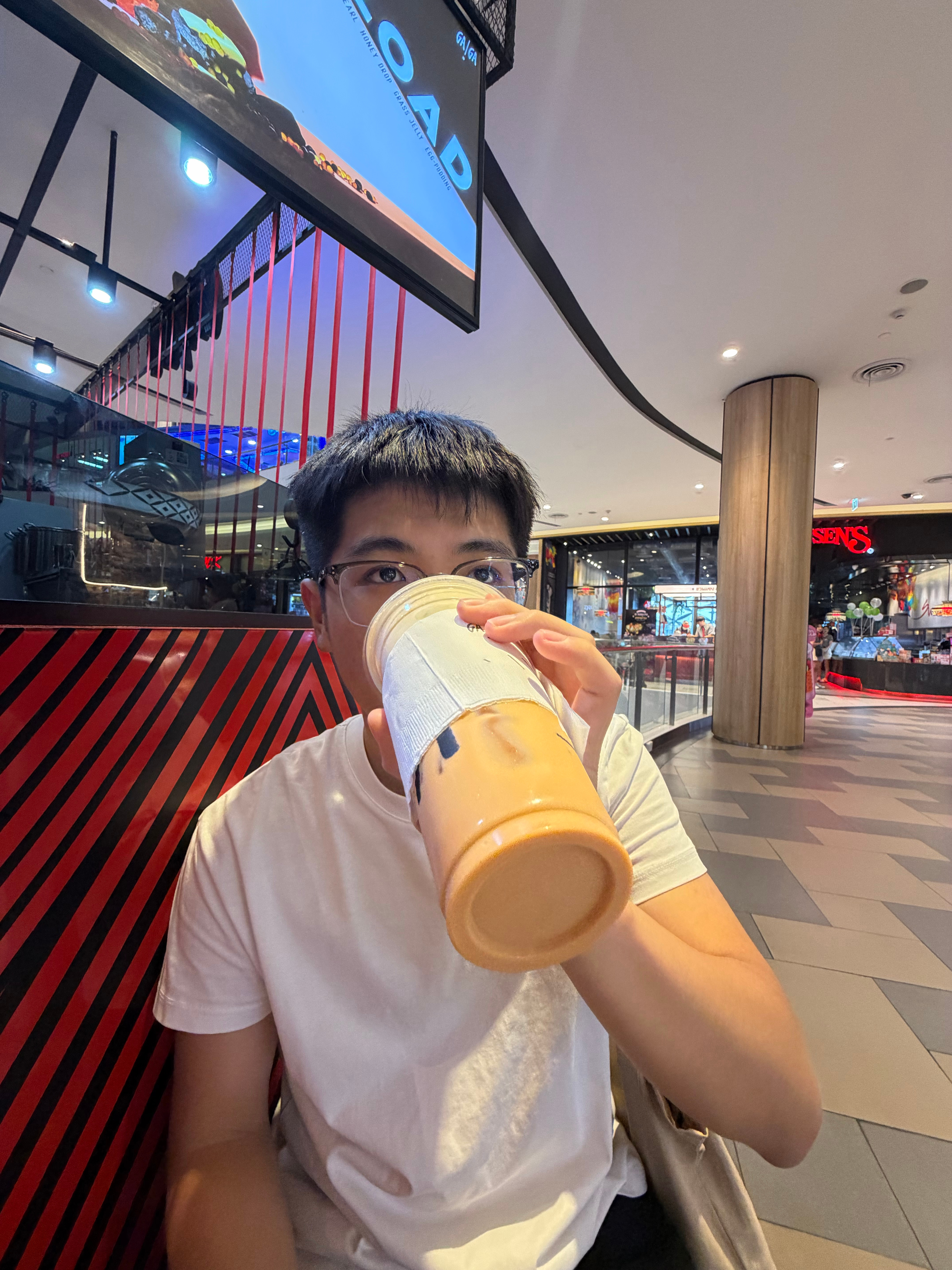 清迈蛮多好吃的，但是必须说一下别信那个小某书我们信了那个排骨，难吃的啊，难吃的要