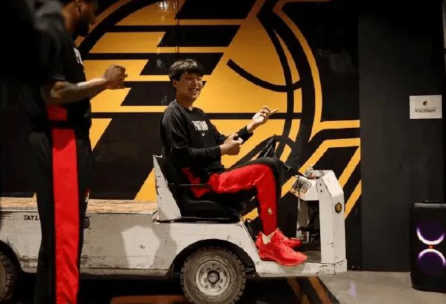 杨瀚森迄今为止在NBA的表现，确实和第16顺位不相匹配。

只能说：
①开拓者主