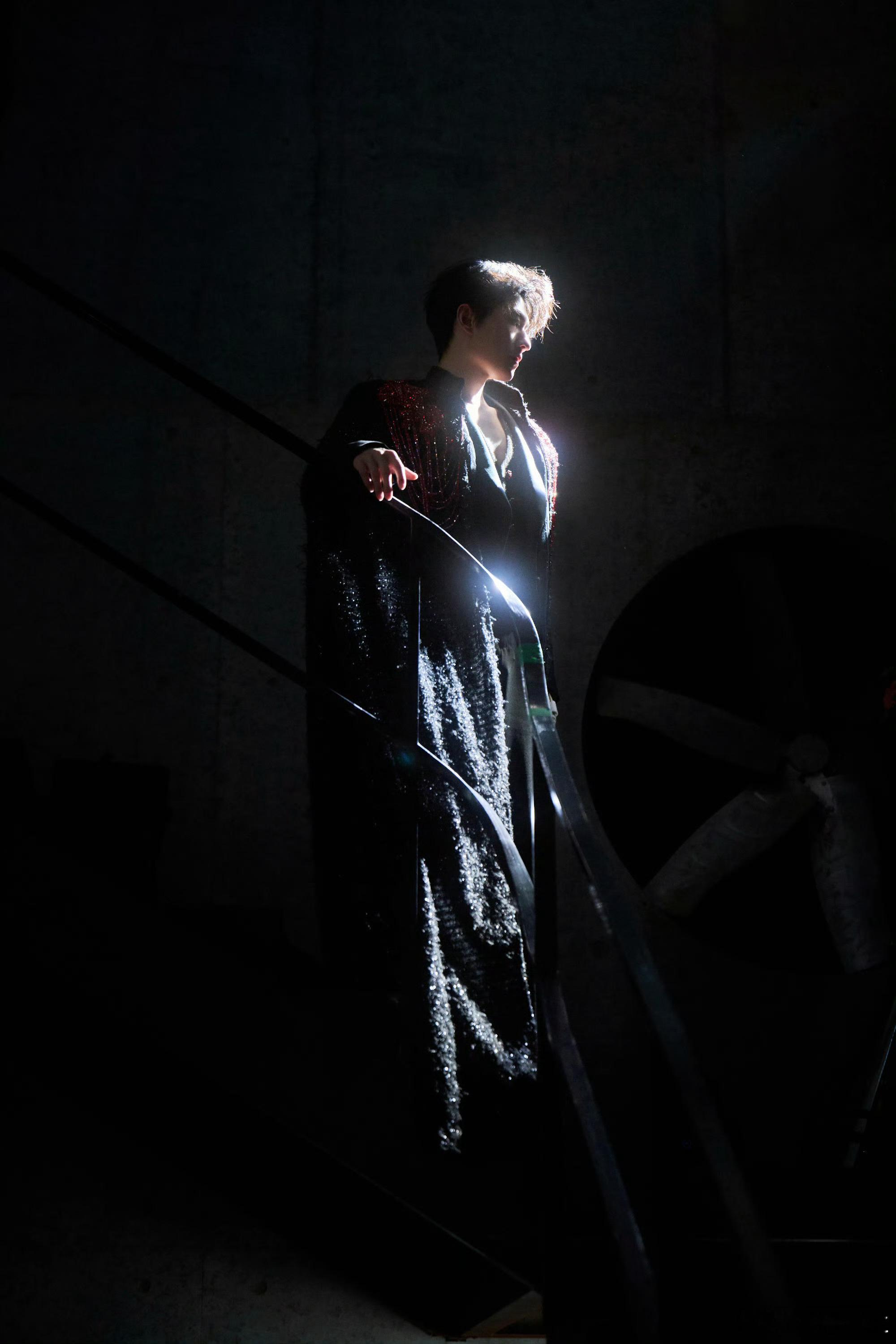 杨洋吸血鬼伯爵建模怪来的吧 